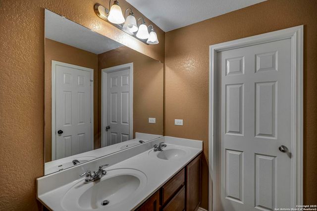 1411 Hummingbird, San Antonio, TX 78245