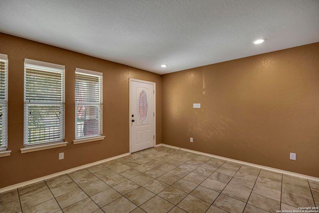 1411 Hummingbird, San Antonio, TX 78245