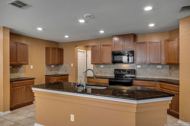 1411 Hummingbird, San Antonio, TX 78245