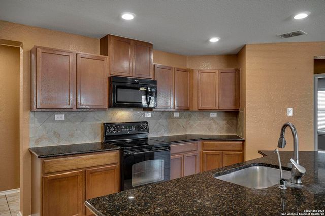 1411 Hummingbird, San Antonio, TX 78245