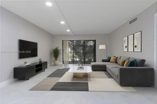 193 Lakeview Dr 103, Weston, FL 33326