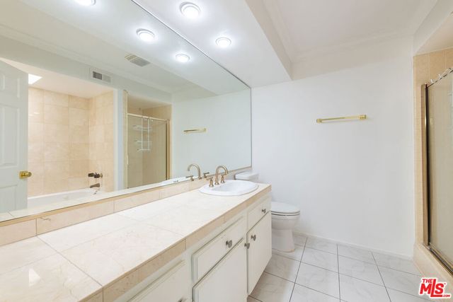 12416 Magnolia Boulevard 7, Valley Village, CA 91607