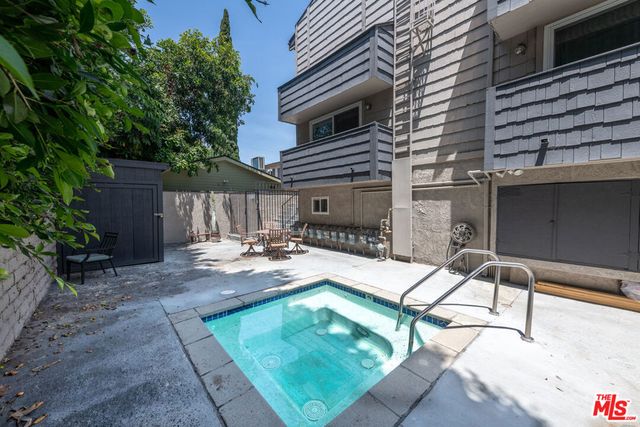 12416 Magnolia Boulevard 7, Valley Village, CA 91607