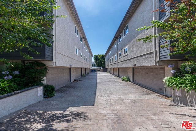 12416 Magnolia Boulevard 7, Valley Village, CA 91607