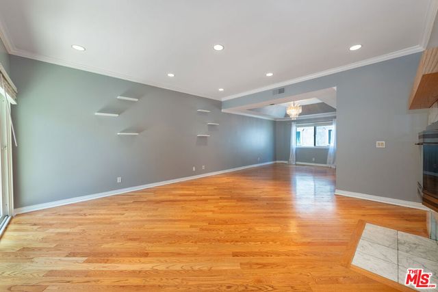 12416 Magnolia Boulevard 7, Valley Village, CA 91607