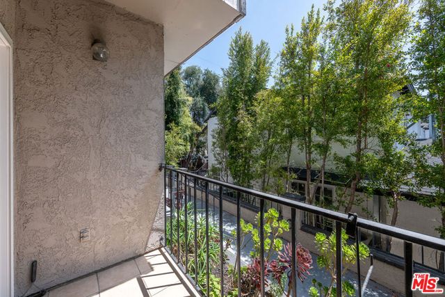 12416 Magnolia Boulevard 7, Valley Village, CA 91607
