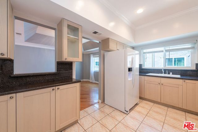 12416 Magnolia Boulevard 7, Valley Village, CA 91607