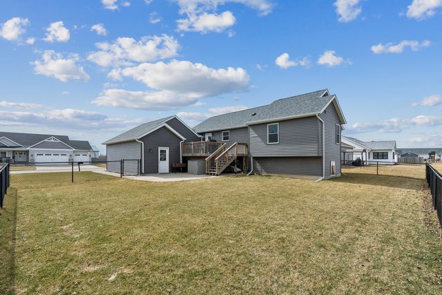 414 W Meadow Lane, Walcott, IA 52773