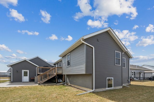 414 W Meadow Lane, Walcott, IA 52773