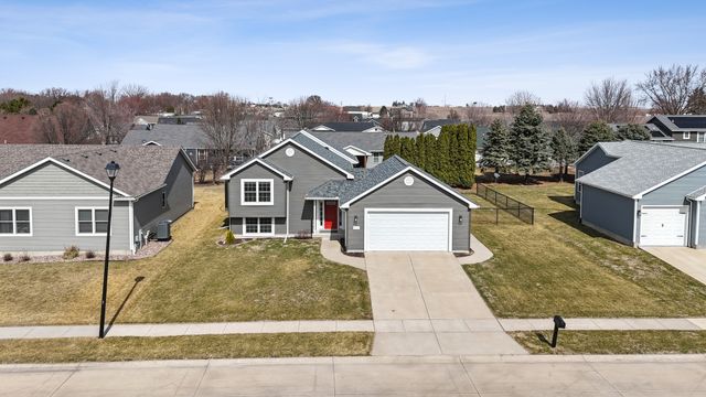414 W Meadow Lane, Walcott, IA 52773