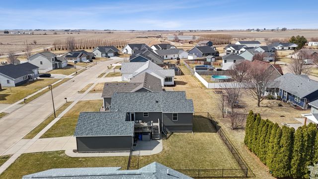 414 W Meadow Lane, Walcott, IA 52773