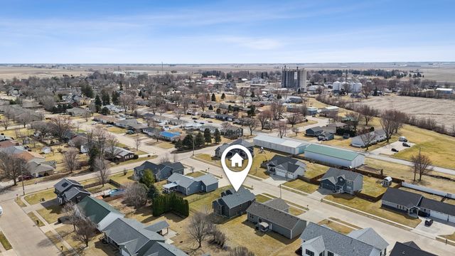 414 W Meadow Lane, Walcott, IA 52773