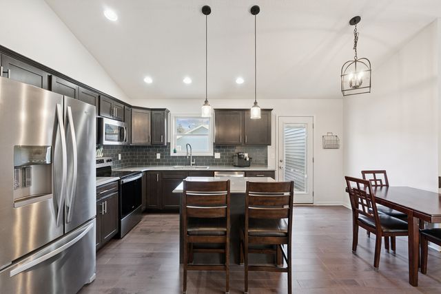 414 W Meadow Lane, Walcott, IA 52773