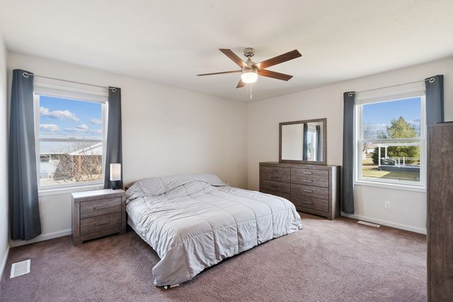 414 W Meadow Lane, Walcott, IA 52773