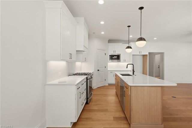 2737 Zuni Court, Winston-salem, NC 27106