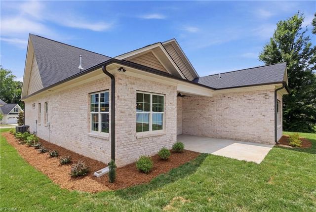 2737 Zuni Court, Winston-salem, NC 27106