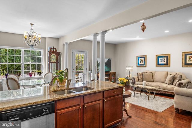 25 GLACIER DR, Berlin, NJ 08009