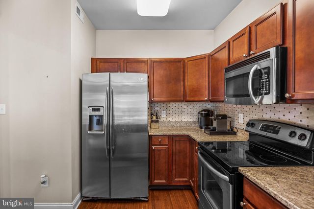 25 GLACIER DR, Berlin, NJ 08009