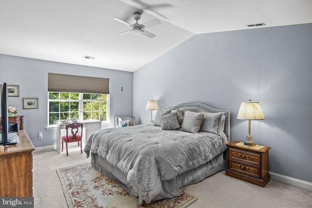25 GLACIER DR, Berlin, NJ 08009