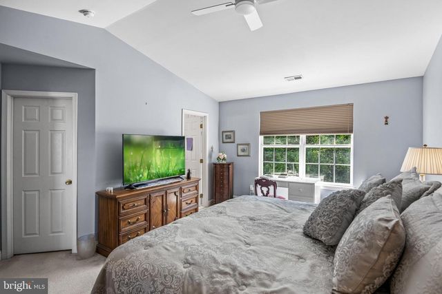 25 GLACIER DR, Berlin, NJ 08009