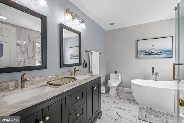 25 GLACIER DR, Berlin, NJ 08009