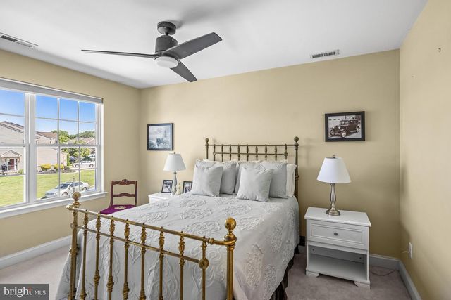 25 GLACIER DR, Berlin, NJ 08009