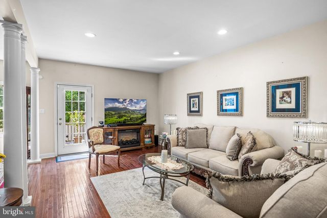 25 GLACIER DR, Berlin, NJ 08009