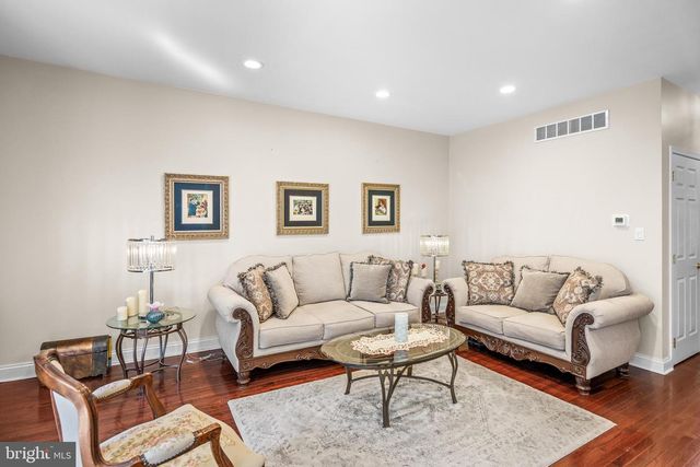 25 GLACIER DR, Berlin, NJ 08009