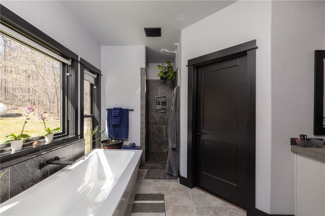 212 Madison 7308, Huntsville, AR 72740