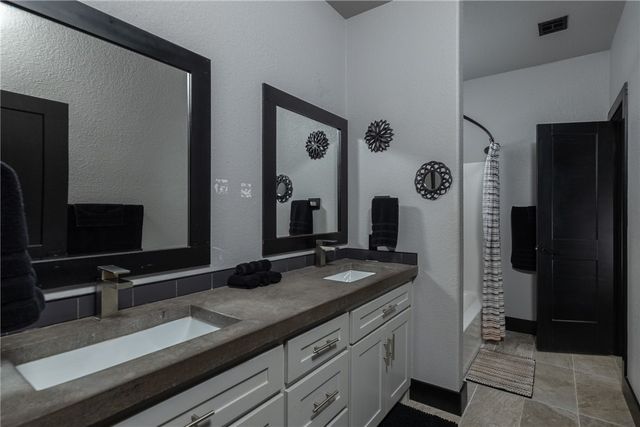 212 Madison 7308, Huntsville, AR 72740