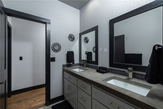 212 Madison 7308, Huntsville, AR 72740