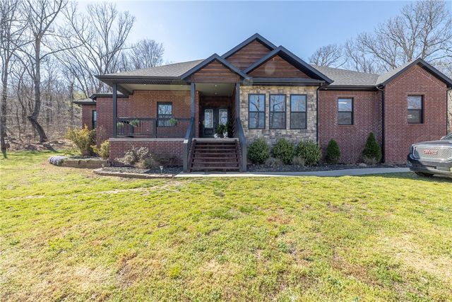 212 Madison 7308, Huntsville, AR 72740