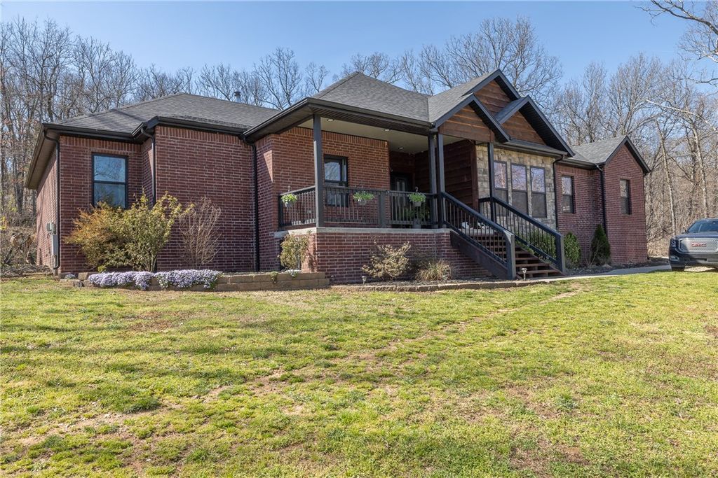 212 Madison 7308, Huntsville, AR 72740