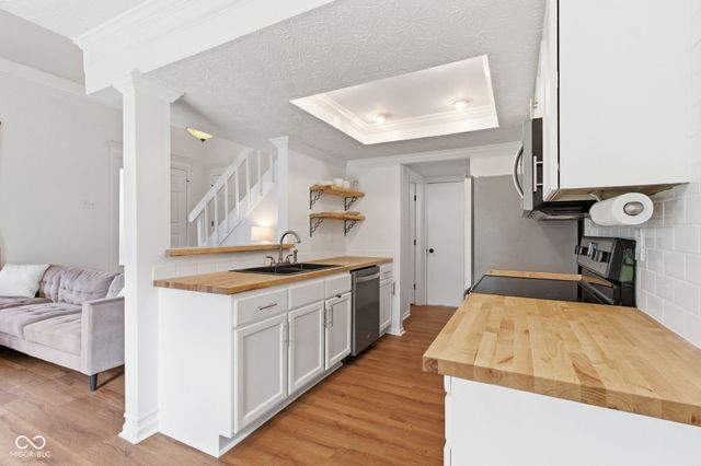 2627 Fox Valley Place, Indianapolis, IN 46268