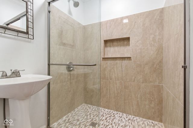 2627 Fox Valley Place, Indianapolis, IN 46268