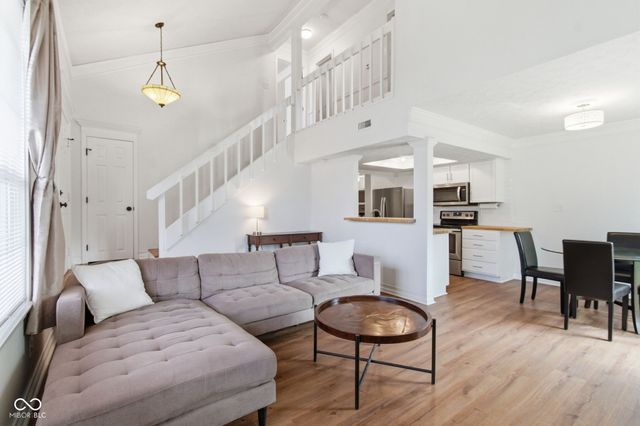 2627 Fox Valley Place, Indianapolis, IN 46268