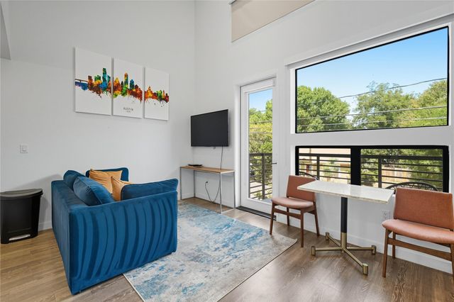 49 Navasota ST 205, Austin, TX 78702