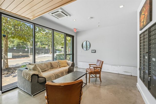 49 Navasota ST 205, Austin, TX 78702