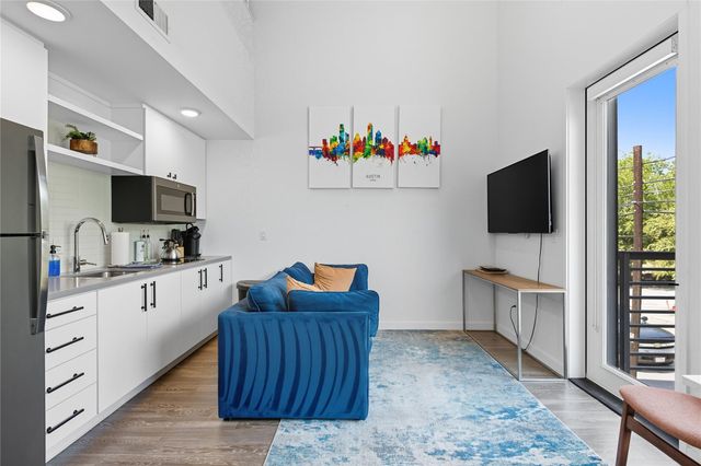 49 Navasota ST 205, Austin, TX 78702