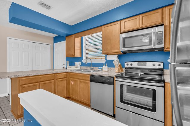 1052 PENMAN Road, Jacksonville Beach, FL 32250