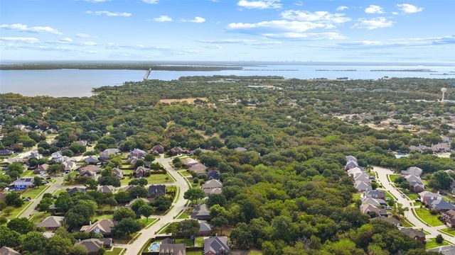 402 Brookside Drive, Lake Dallas, TX 75065