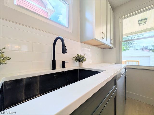 3270 Yorkshire Road, Cleveland Heights, OH 44118