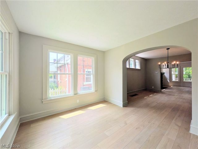 3270 Yorkshire Road, Cleveland Heights, OH 44118