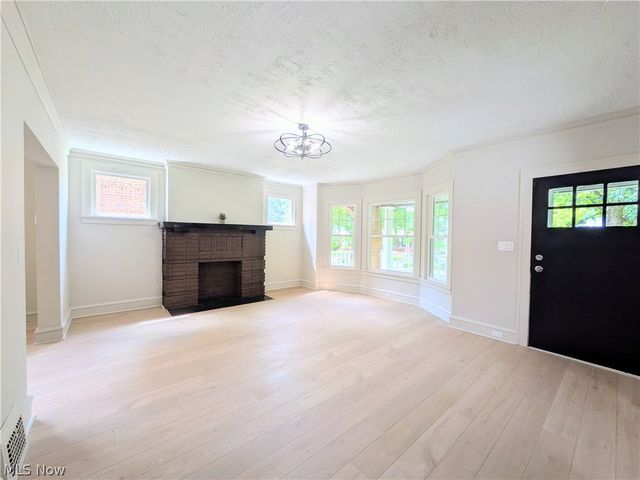 3270 Yorkshire Road, Cleveland Heights, OH 44118