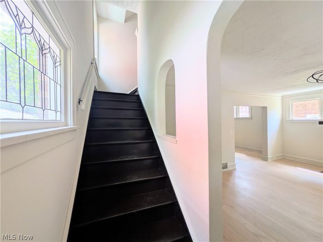 3270 Yorkshire Road, Cleveland Heights, OH 44118