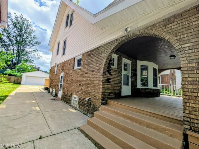 3270 Yorkshire Road, Cleveland Heights, OH 44118