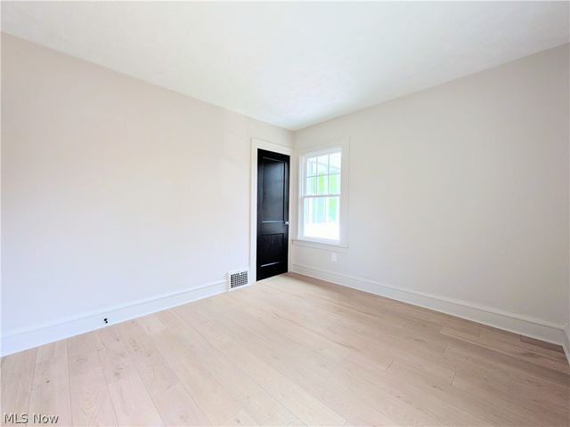 3270 Yorkshire Road, Cleveland Heights, OH 44118