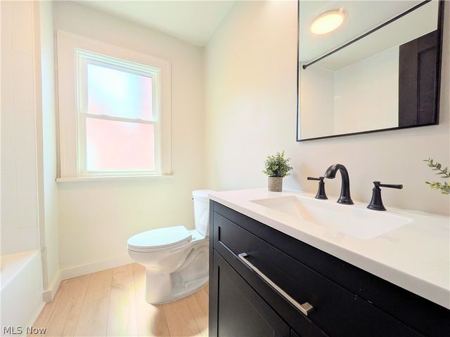 3270 Yorkshire Road, Cleveland Heights, OH 44118