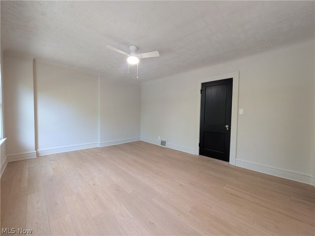 3270 Yorkshire Road, Cleveland Heights, OH 44118