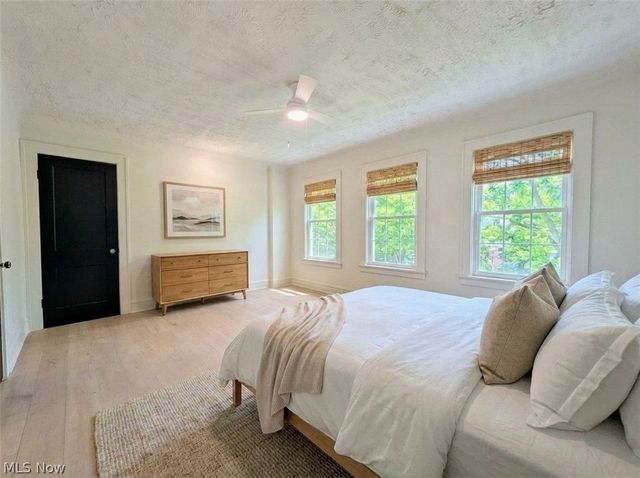 3270 Yorkshire Road, Cleveland Heights, OH 44118